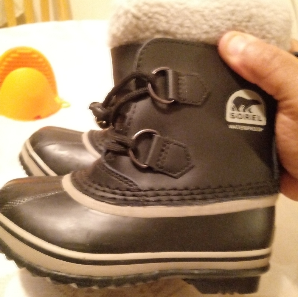 New sorel snow boots for toddlers size 11